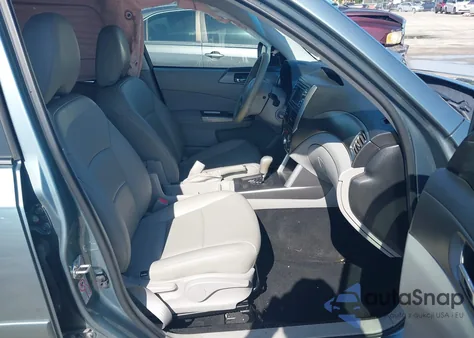 2013 Subaru Forester 2.5X Premium z USA, uszkodzony, nr VIN JF2SHADC0DH439199